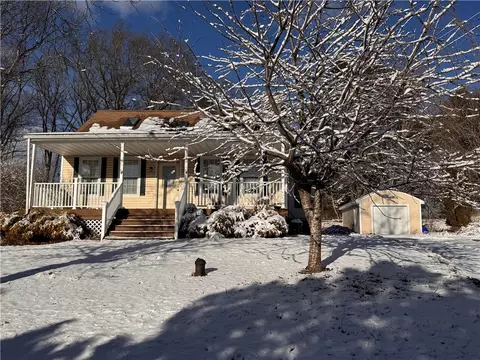 300 Hurst Ln, Tiverton, RI 02878