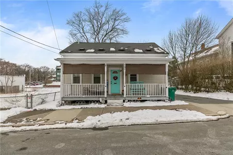 197 Church St, Woonsocket, RI 02895