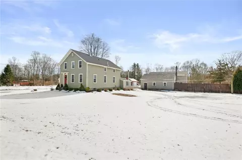19 West St, Hopkinton, RI 02804