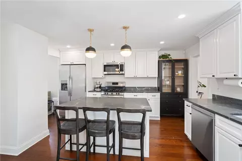 Kitchen - 2 Main St, Riverside, RI 02915 photo 1 of 4