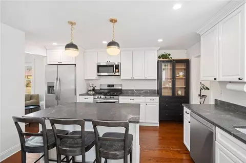 Kitchen - 2 Main St, Riverside, RI 02915 photo 4 of 4