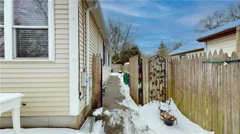 120 Pinehurst Ave, Warwick, RI 02889 photo 9