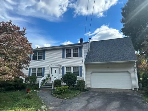 8 Old Simmonsville Rd, Johnston, RI 02919
