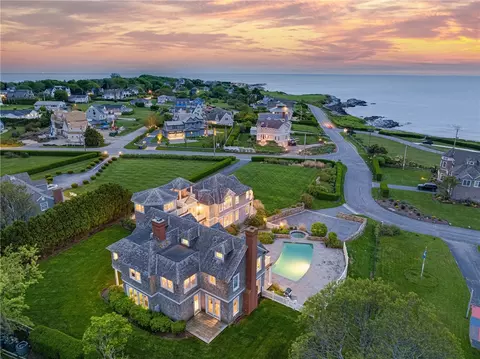 41 Castle Hill Ave, Newport, RI 02840