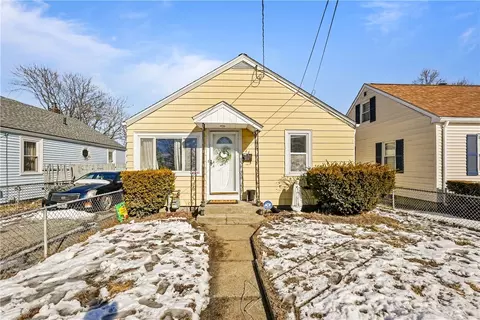 26 Yale Ave, Pawtucket, RI 02860