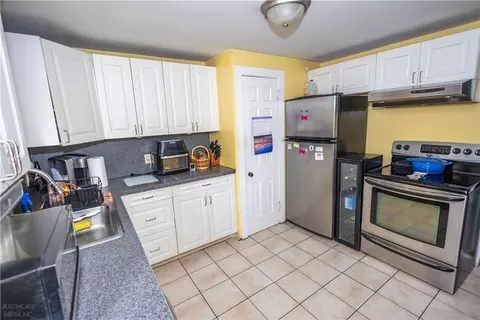 1879 Warwick Ave, Warwick, RI 02886 photo 9