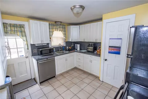 1879 Warwick Ave, Warwick, RI 02886 photo 8