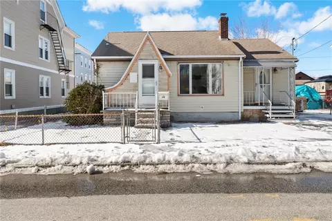 49 Dean St, Woonsocket, RI 02895