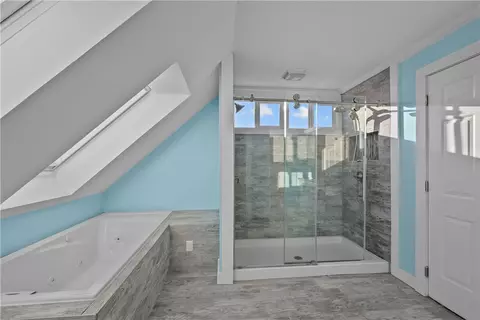 Bath - 73 Dundas Ave, Warwick, RI 02889 photo 3 of 7