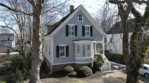 5 Howe St, Bristol, RI 02809