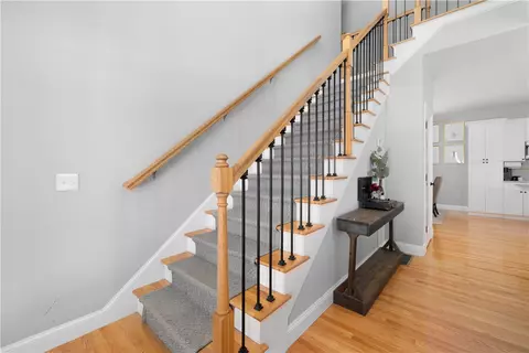 Entry Way - 533 Louise St, Woonsocket, RI 02895 photo 2 of 5