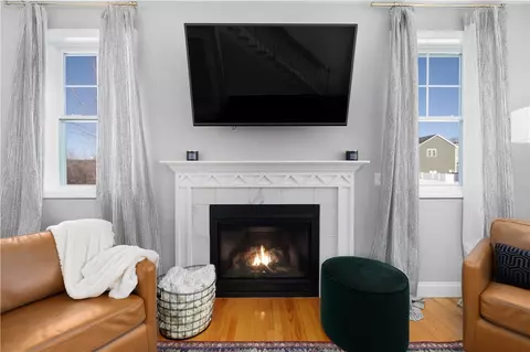 Living - 533 Louise St, Woonsocket, RI 02895 photo 1 of 2