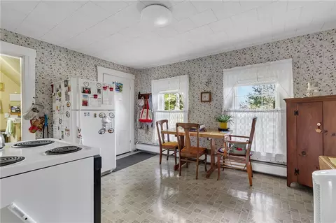 14 Maple St, Mendon, MA 01756 photo 4