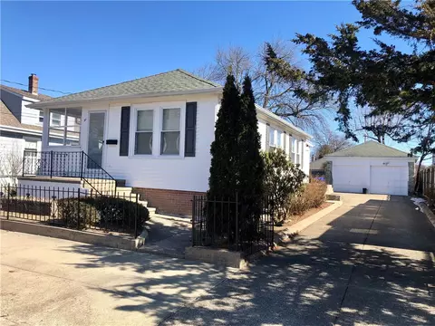 87 Stedman Ave, Pawtucket, RI 02860