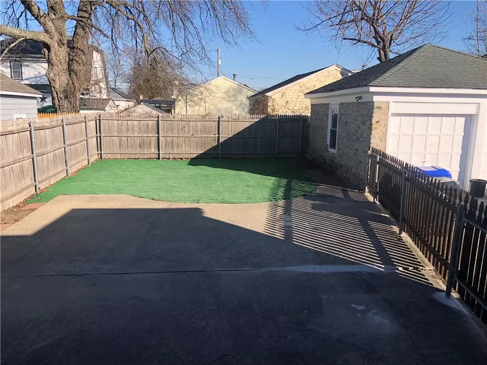 87 Stedman Ave, Pawtucket, RI 02860 photo 4
