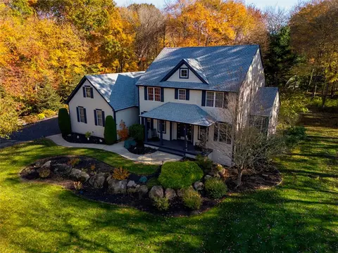 500 Glen Hill Dr, Saunderstown, RI 02874