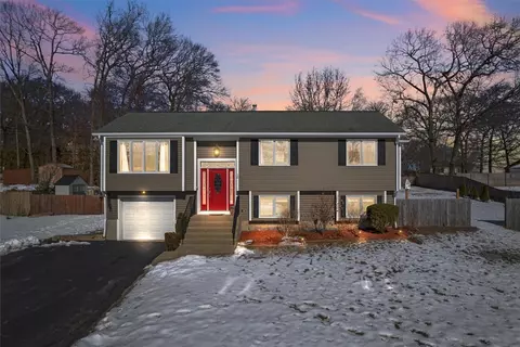10 Young Ln, Johnston, RI 02919