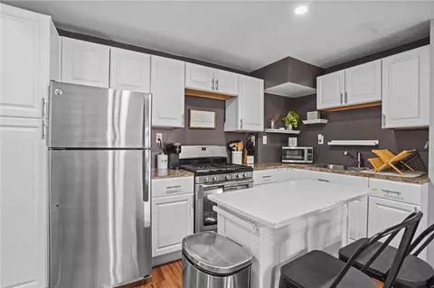 1305 Plainfield St, Johnston, RI 02919