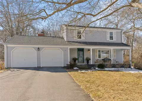 146 Woodland Dr, Portsmouth, RI 02871
