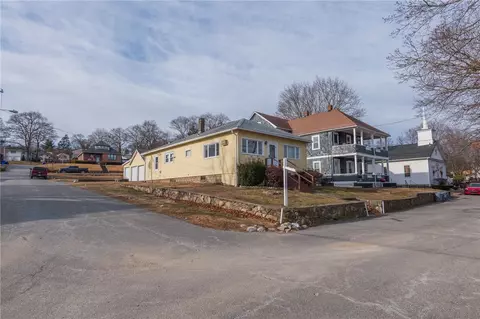 76 Serrel Sweet Rd, Johnston, RI 02919