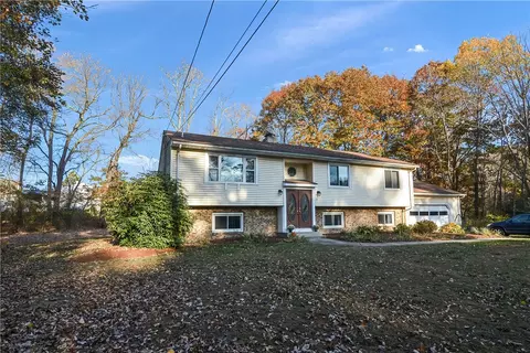 12 Price Ln, Smithfield, RI 02917