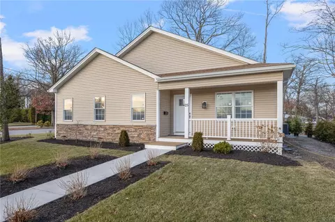 25 Summit Dr, Cranston, RI 02920