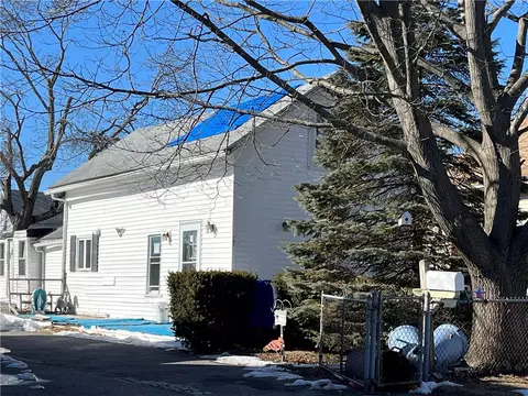 27 Taylor Ave, East Providence, RI 02915