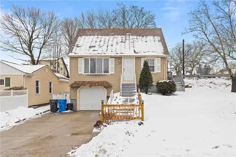 86 B St, Cranston, RI 02920