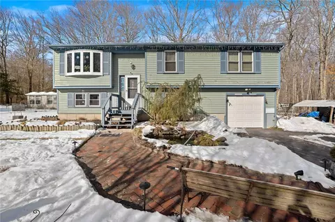 189 Twin Brook Ln, Coventry, RI 02816