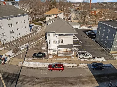 538 Willow St, Woonsocket, RI 02895 photo 2