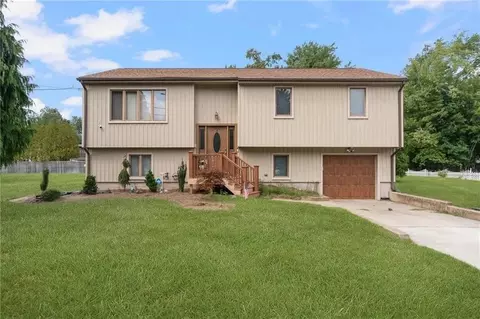 9 Barbato Dr, Johnston, RI 02919