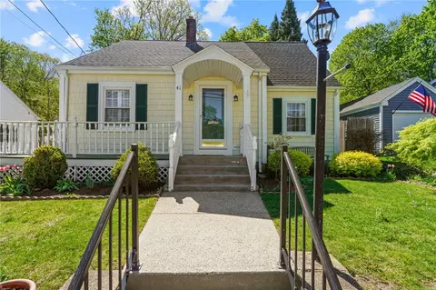 41 River Rd, Lincoln, RI 02865