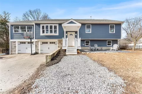 17 Isabella Dr, Tiverton, RI 02878