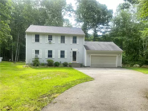 101 Wickaboxet Dr, West Greenwich, RI 02817