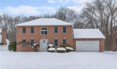 370 Larchwood Dr, Warwick, RI 02886