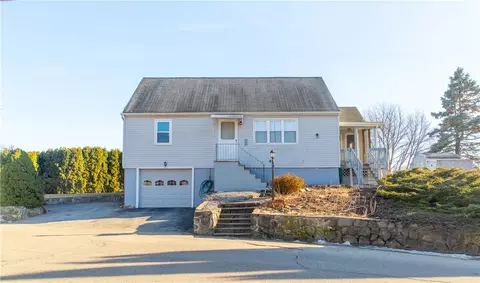 4 Heritage Cir, Johnston, RI 02919