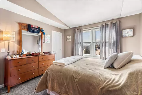 Bedroom - 20 Fourth Ave, Warwick, RI 02888 photo 3 of 4