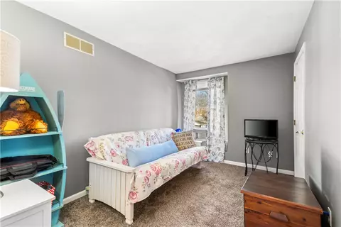 Bedroom - 20 Fourth Ave, Warwick, RI 02888 photo 4 of 4