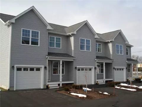 68 Greene St #3, Warwick, RI 02886
