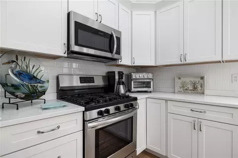 Kitchen - 1 Overlook Ln, Glocester, RI 02814 photo 4 of 7