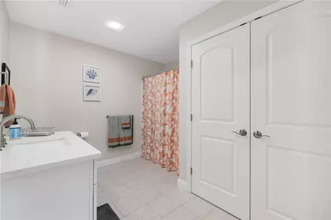 Bath - 1 Overlook Ln, Glocester, RI 02814 photo 4 of 5