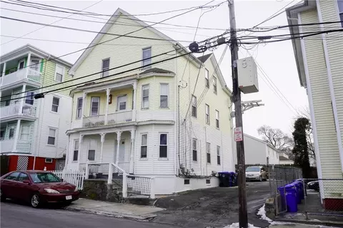 15 Magdalene St, Providence, RI 02909