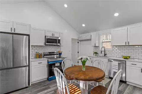 1703 Crandall Rd, Tiverton, RI 02878
