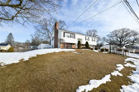89 Ridge St, Woonsocket, RI 02895 photo 3