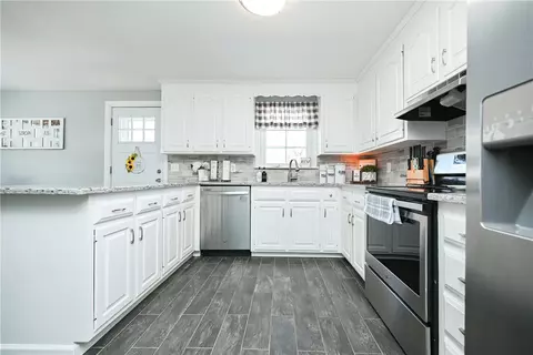 89 Ridge St, Woonsocket, RI 02895 photo 17