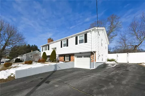 89 Ridge St, Woonsocket, RI 02895 photo 5