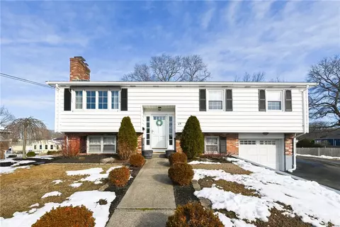 89 Ridge St, Woonsocket, RI 02895 photo 2