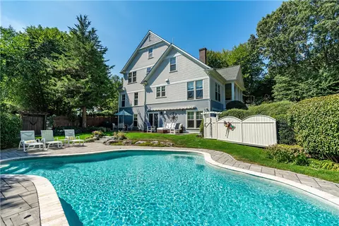 125 Summit View Ln, North Kingstown, RI 02852