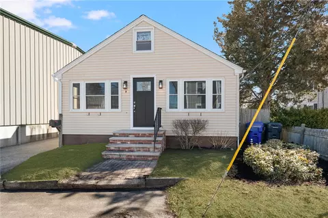 8 William St, Warren, RI 02885