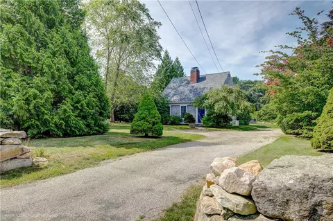 377 Stone Church Rd, Tiverton, RI 02878